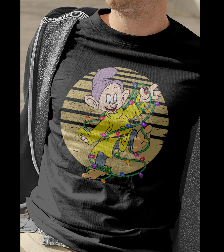 Dopey Wrapped In Christmas Lights Vintage Circle T-Shirt