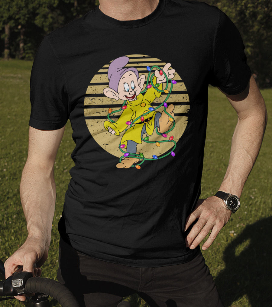 Dopey Wrapped In Christmas Lights Vintage Circle T-Shirt