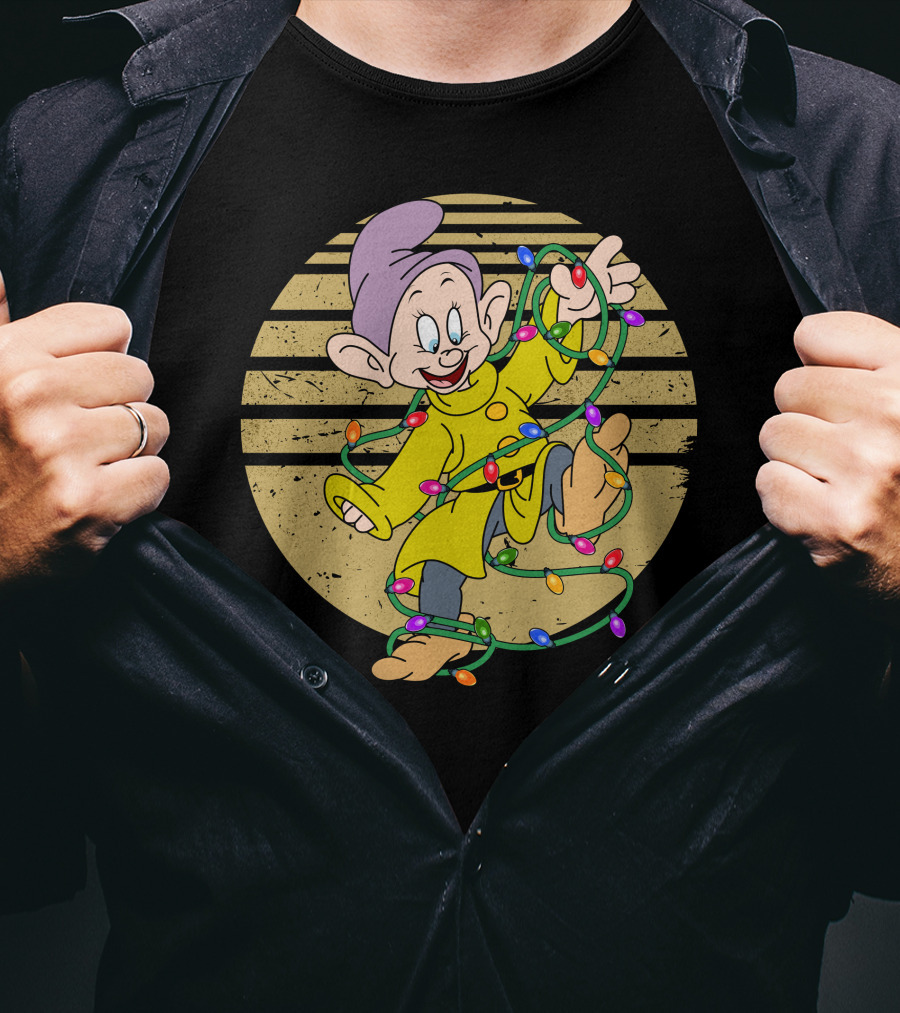 Dopey Wrapped In Christmas Lights Vintage Circle T-Shirt