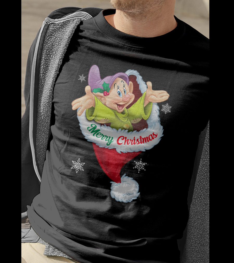 Dopey Merry Christmas Santa Hat Snowflakes T-Shirt
