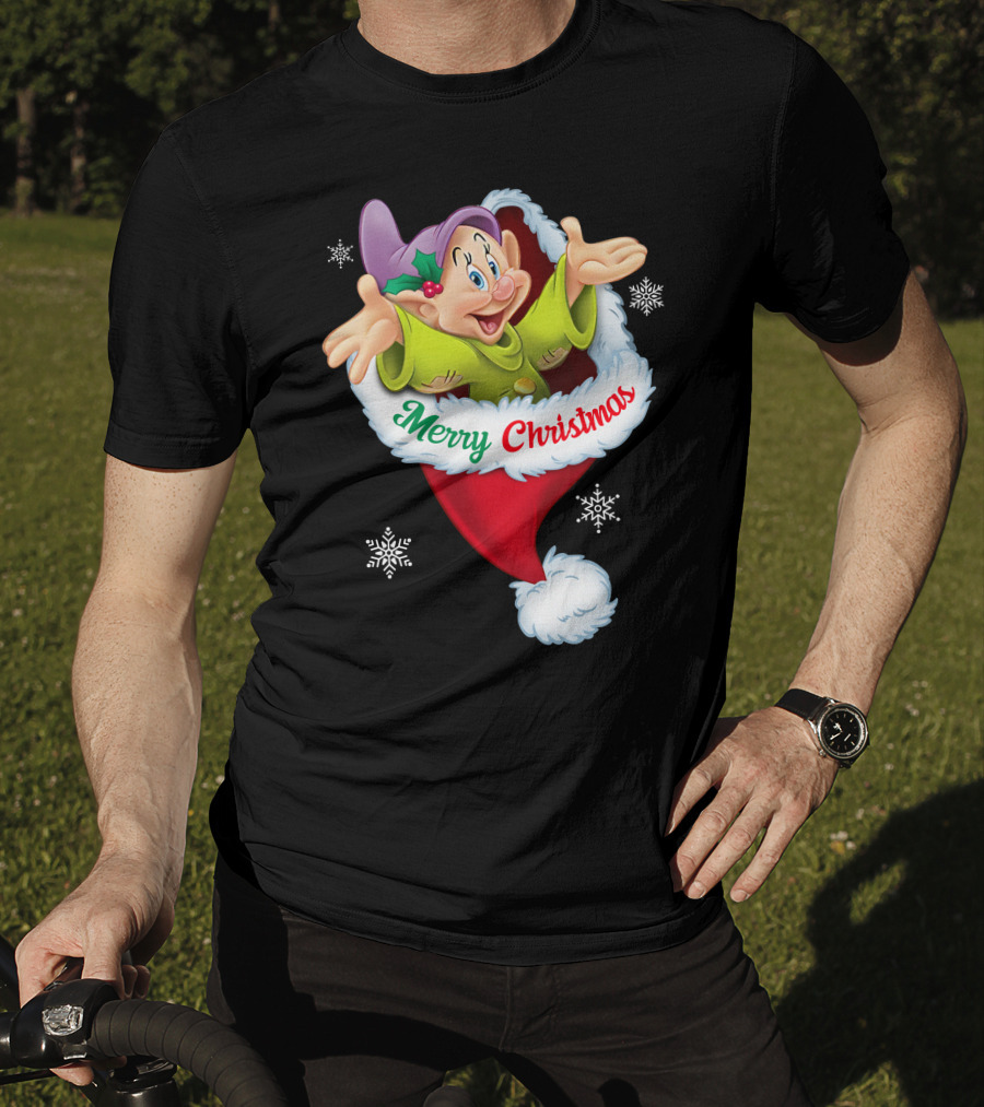 Dopey Merry Christmas Santa Hat Snowflakes T-Shirt