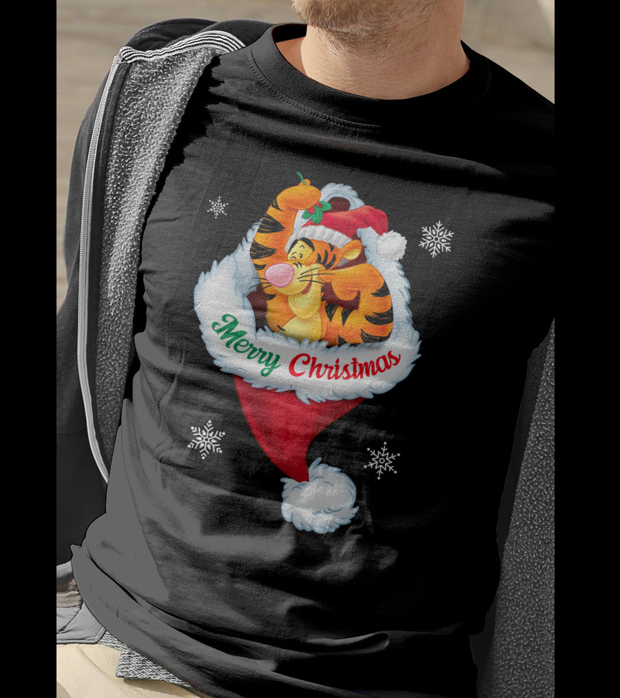 Merry Christmas Tigger Santa Hat Snowflakes T-Shirt