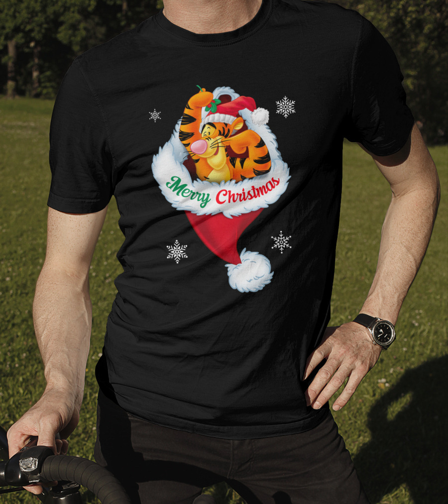 Merry Christmas Tigger Santa Hat Snowflakes T-Shirt