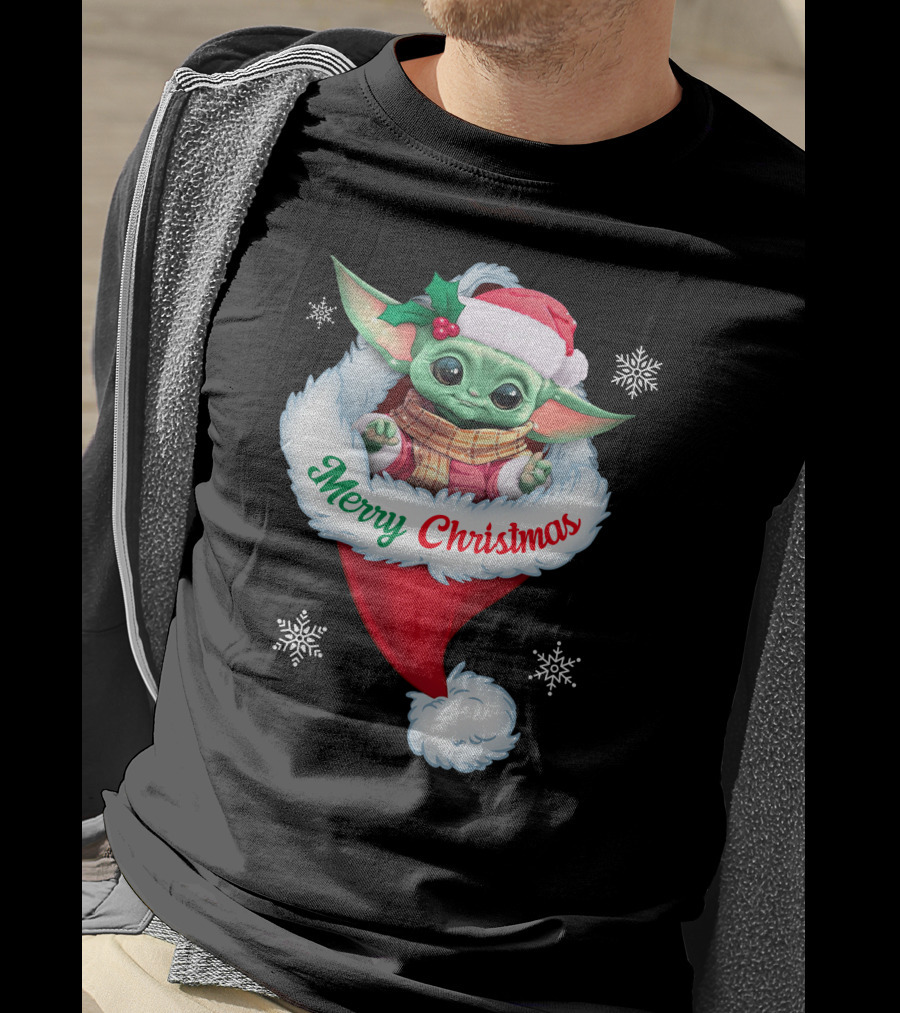 Merry Christmas Yoda Santa Hat Snowflakes T-Shirt