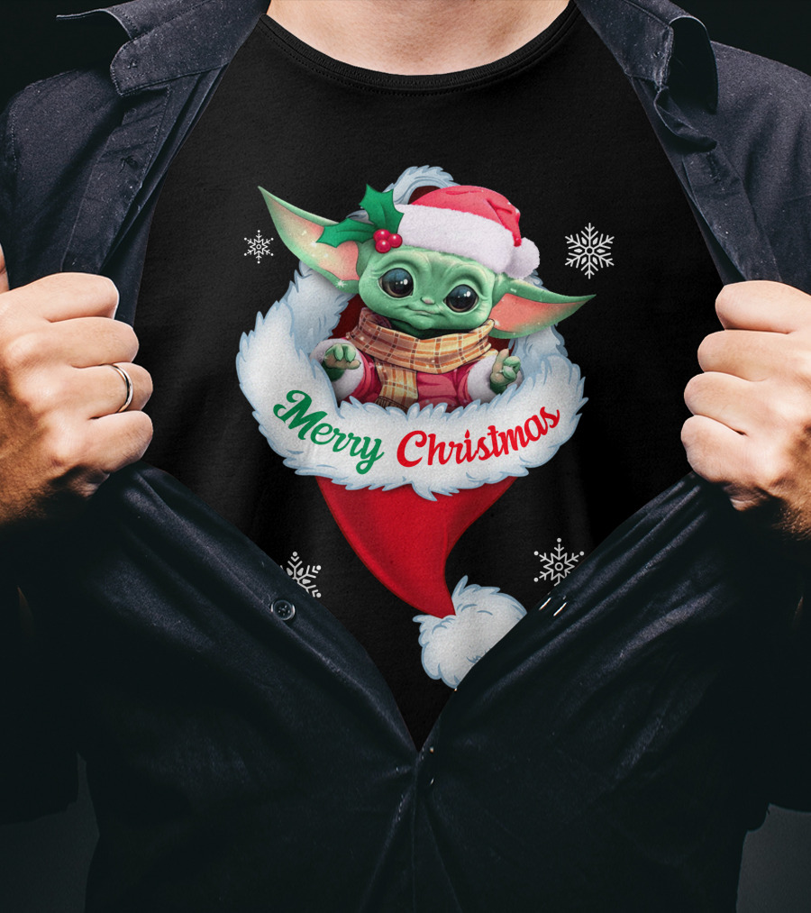 Merry Christmas Yoda Santa Hat Snowflakes T-Shirt
