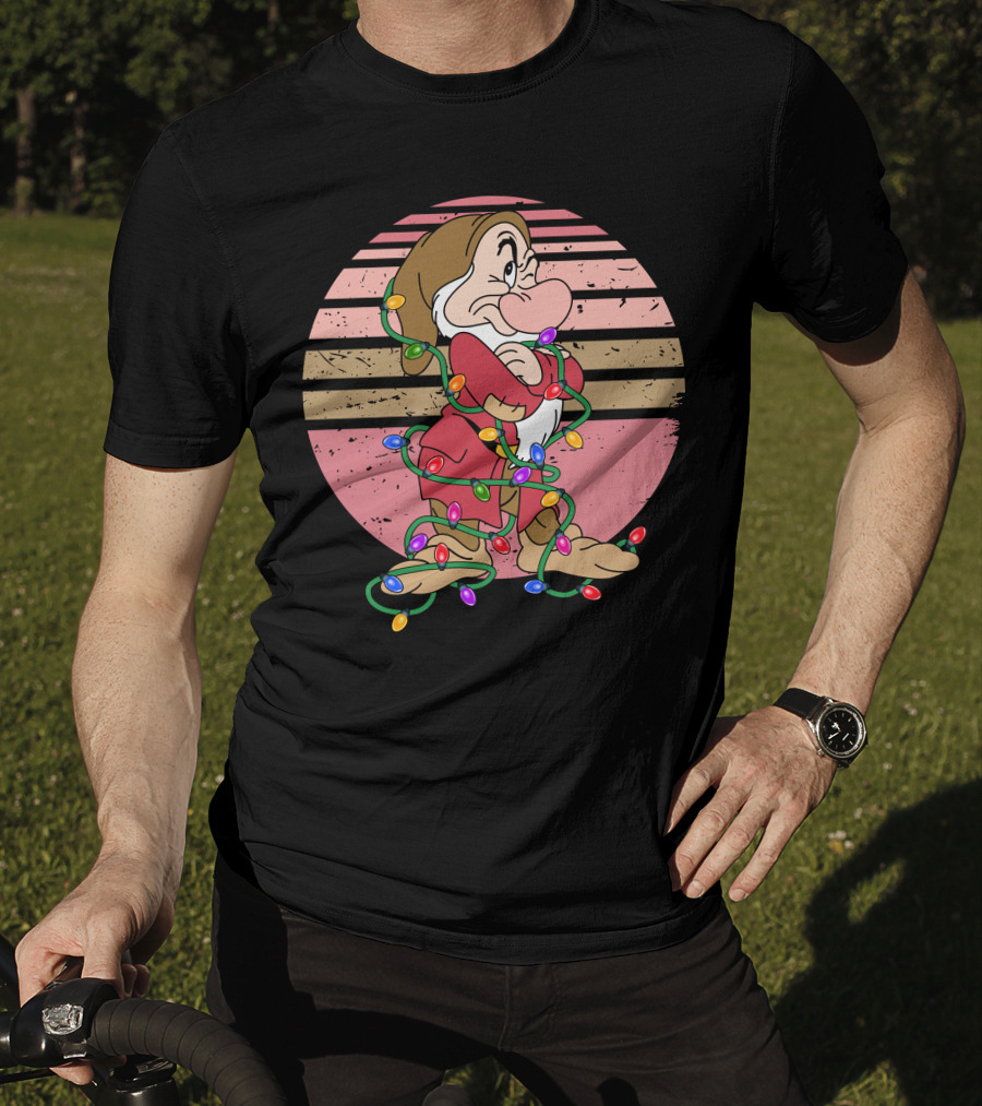 Grumpy Dwarf Wrapped In Christmas Lights Retro Sunset Style T-Shirt