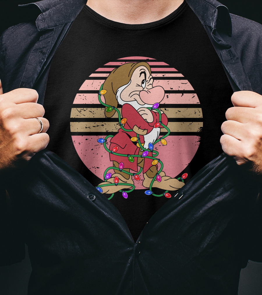 Grumpy Dwarf Wrapped In Christmas Lights Retro Sunset Style T-Shirt