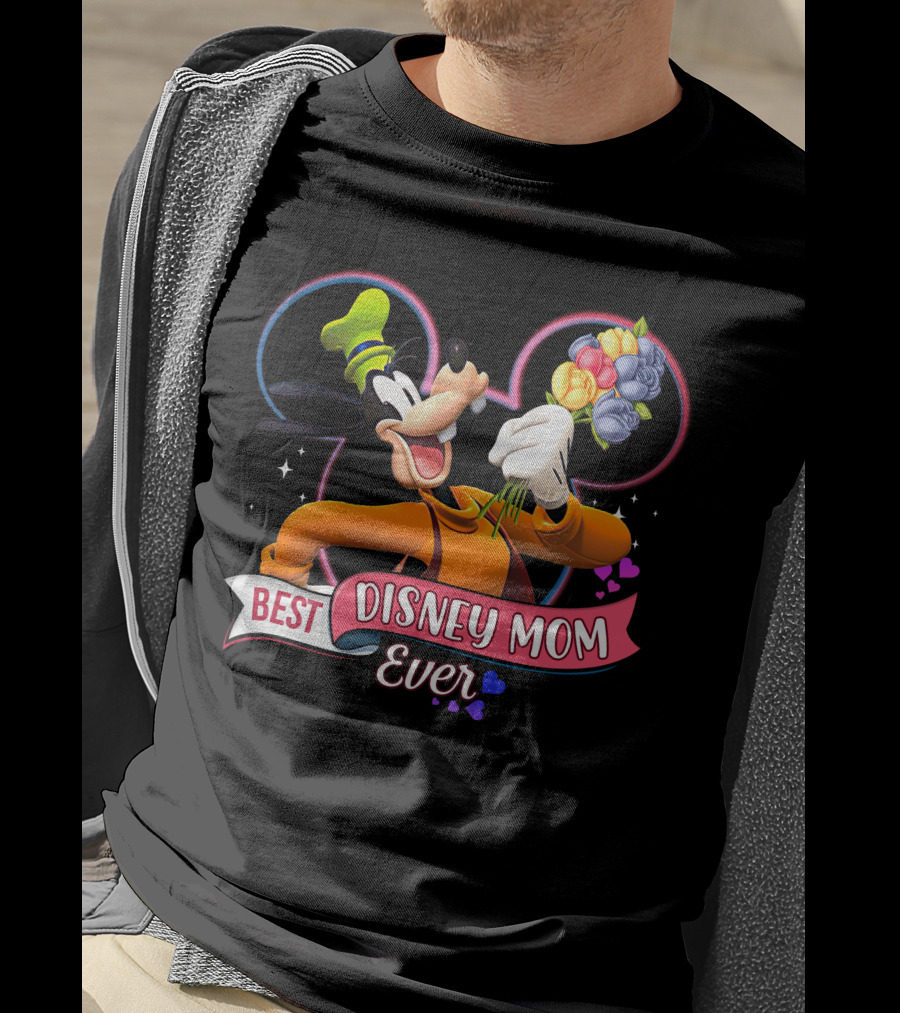 Best Disney Mom Ever Goofy Holding Flowers Pixar Balloons Hearts T-Shirt