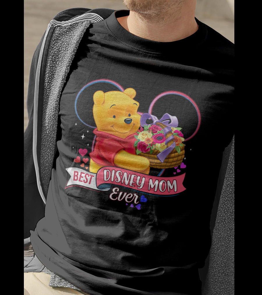 Best Disney Mom Ever Pooh Bear With Bouquet Of Flowers And Hearts T-Shirt