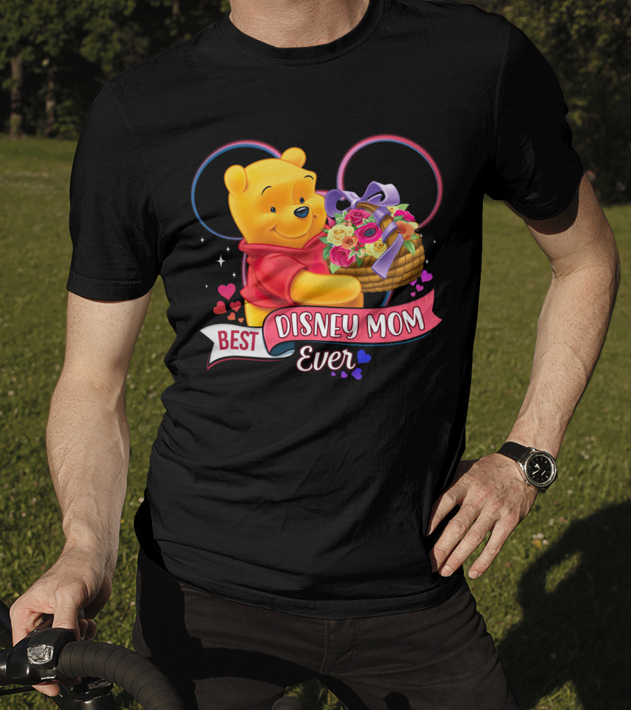 Best Disney Mom Ever Pooh Bear With Bouquet Of Flowers And Hearts T-Shirt
