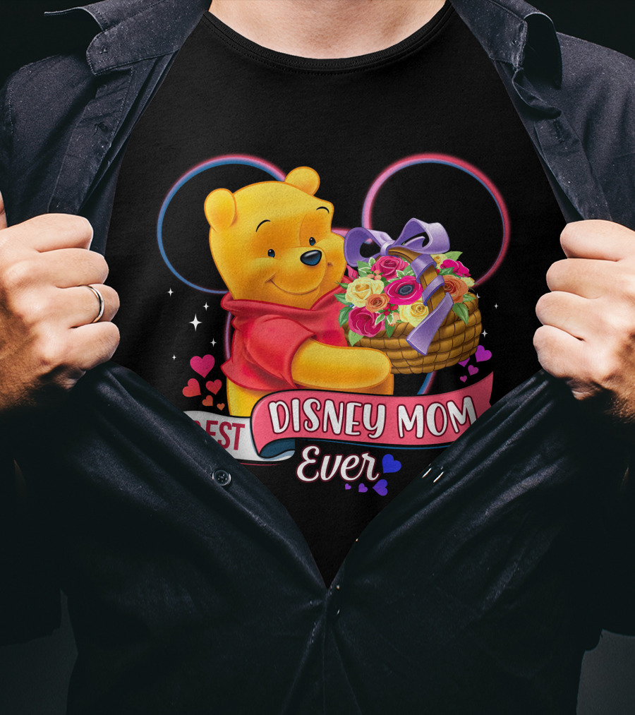 Best Disney Mom Ever Pooh Bear With Bouquet Of Flowers And Hearts T-Shirt
