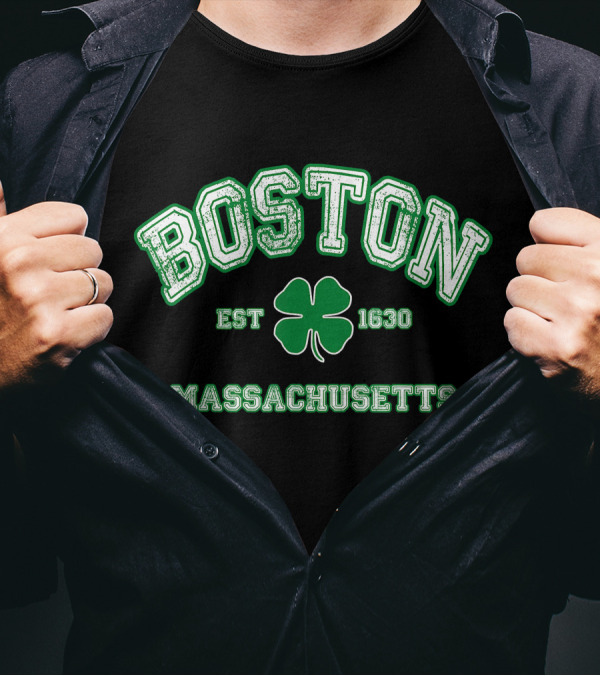 Boston Massachusetts Est 1630 Distressed St Patricks Day Irish Shamrock T-Shirt