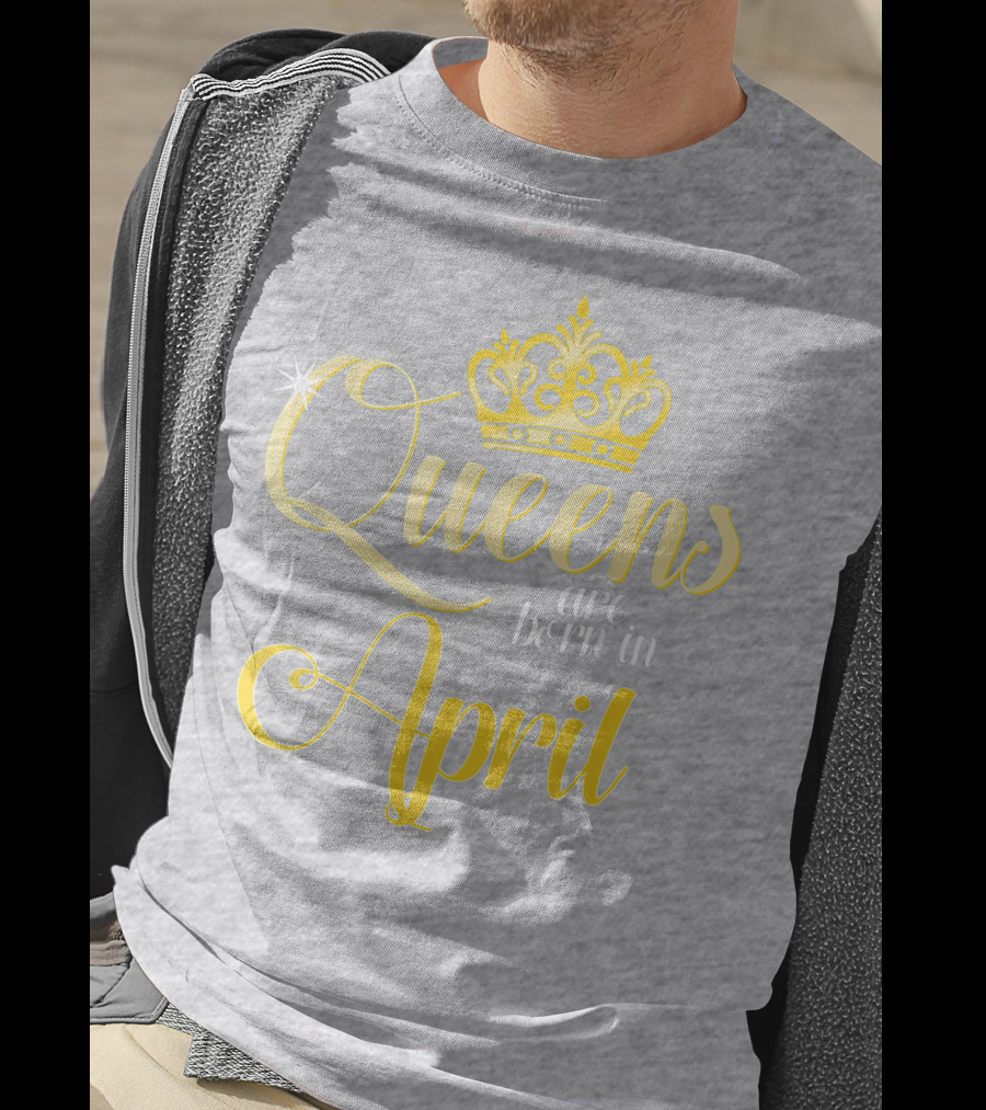 Queens Are Born In April Birthday Crown Decoration T-Shirt