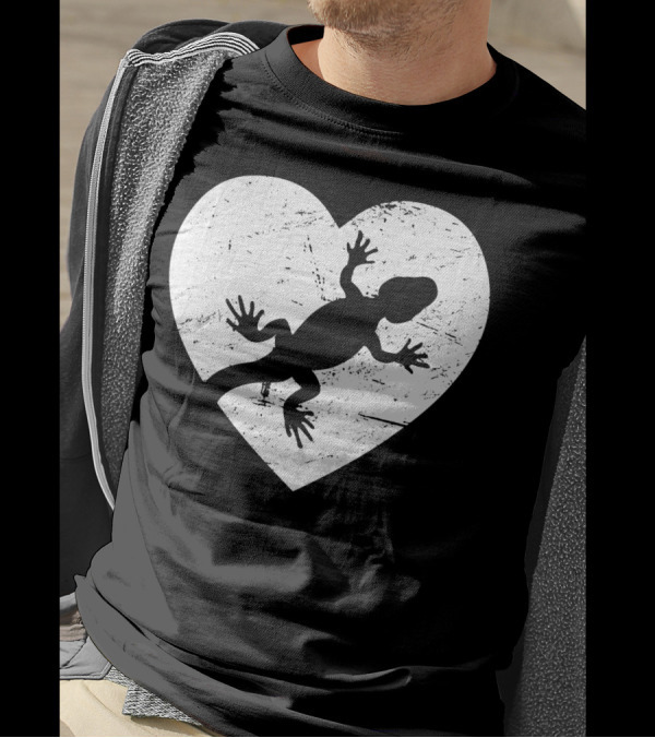 Distressed Heart Leopard Gecko Silhouette T-Shirt