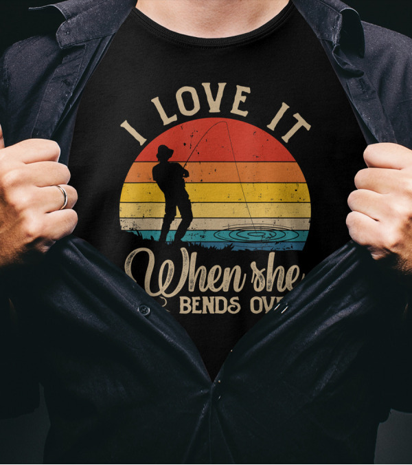 I Love It When She Bends Over Fishing Silhouette Retro Sunset T-Shirt