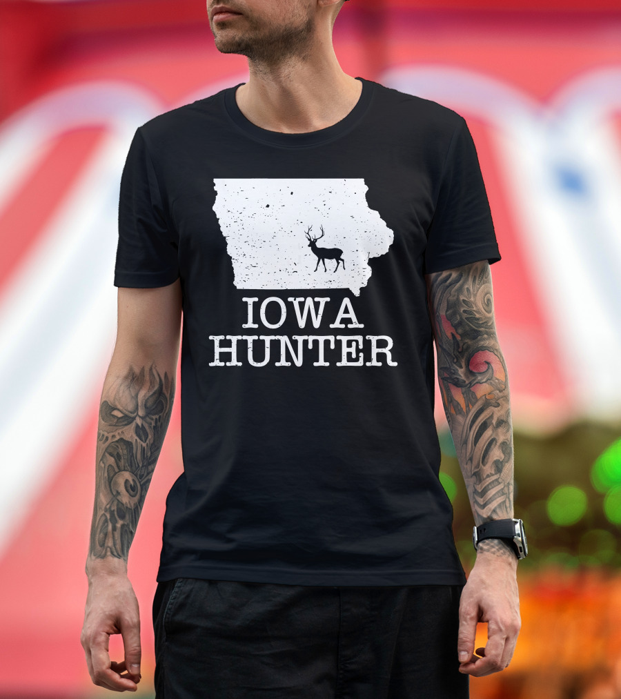 Iowa Hunter State Deer Hunting Silhouette with State Outline T-Shirt