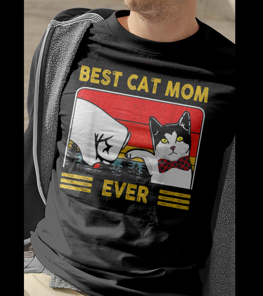BEST CAT MOM EVER Retro Vintage Cat With Fist Bump And Bow Tie T-Shirt