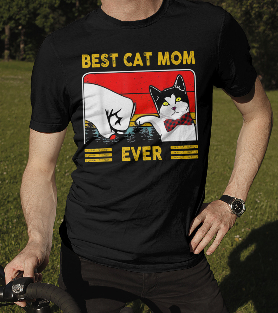 BEST CAT MOM EVER Retro Vintage Cat With Fist Bump And Bow Tie T-Shirt