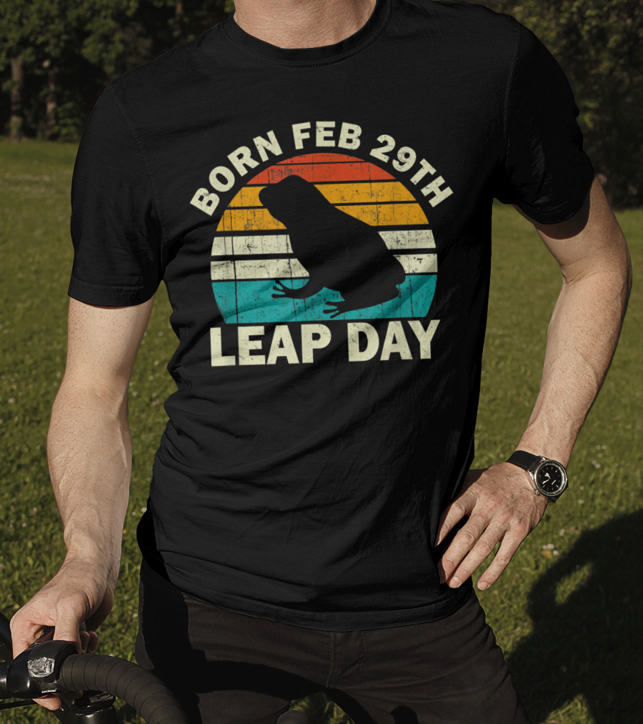 Born Feb 29th Leap Day Frog Vintage Retro Stripe T-Shirt