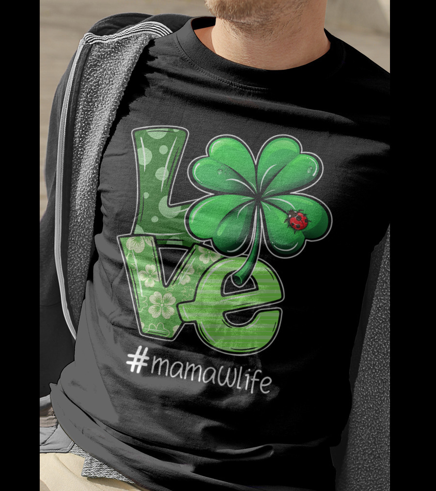 St Patricks Day LOVE Shamrock Clover Ladybug #mamawlife T-Shirt