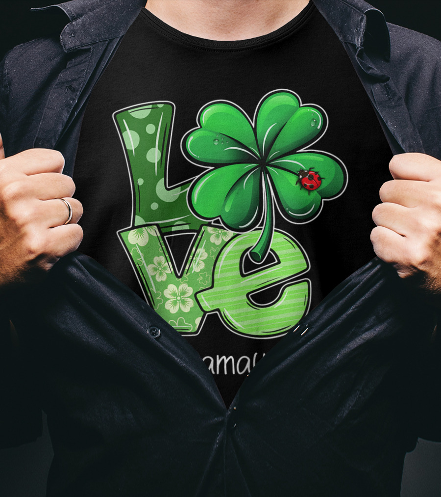 St Patricks Day LOVE Shamrock Clover Ladybug #mamawlife T-Shirt