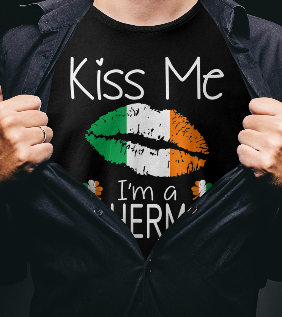 Kiss Me I'm A Fisherman Irish Flag Lips St Patrick's Day T-Shirt