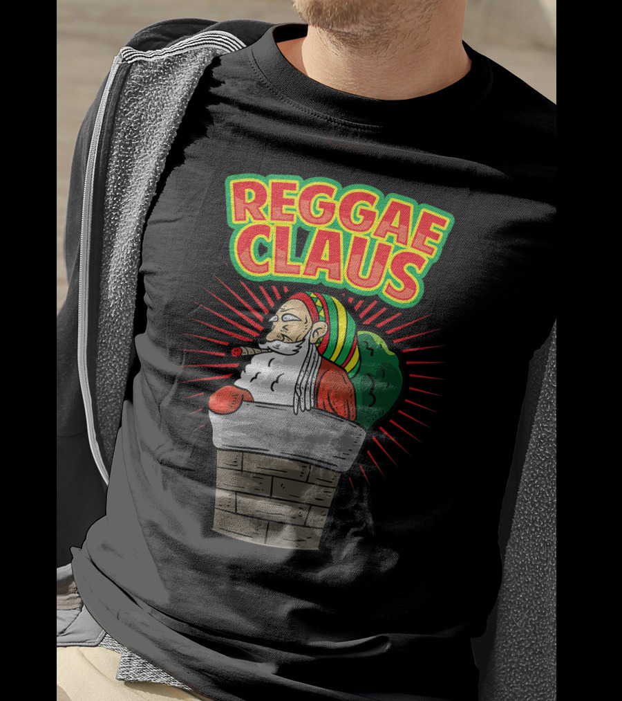 Reggae Claus Santa With Dreadlocks Smoking Weed In Chimney T-Shirt