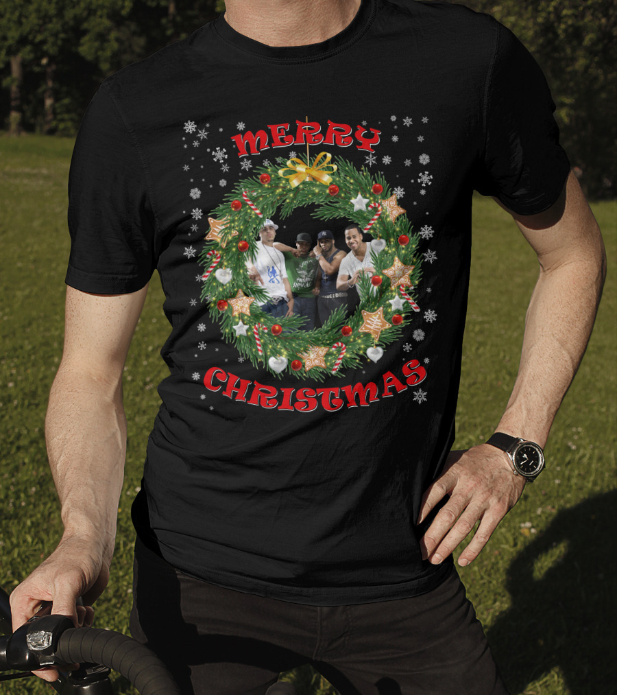 Merry Christmas Aventura Wreath Snowflakes And Holiday Decor T-Shirt