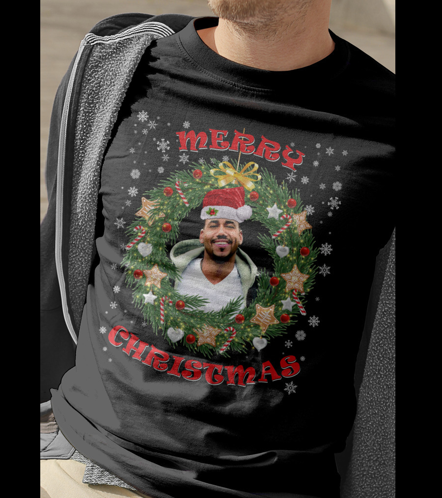 Merry Christmas Romeo Santos Santa Hat Wreath T-Shirt