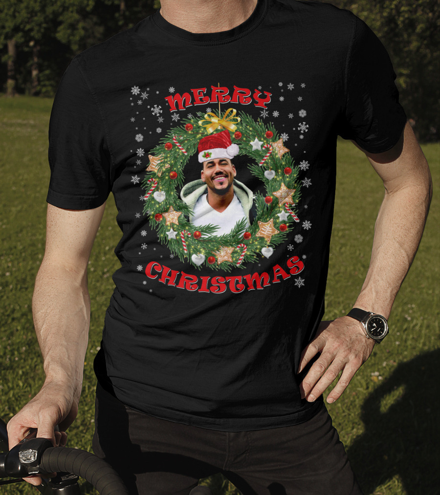 Merry Christmas Romeo Santos Santa Hat Wreath T-Shirt