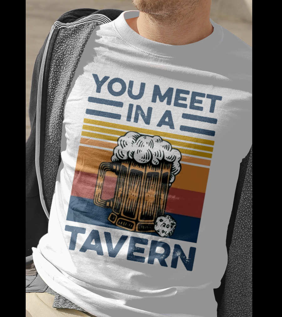 YOU MEET IN A TAVERN Beer Mug With D20 Dice And Vintage Stripes T-Shirt