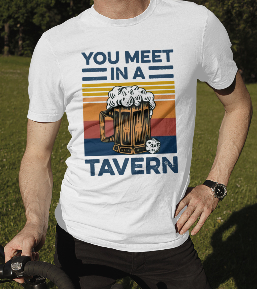 YOU MEET IN A TAVERN Beer Mug With D20 Dice And Vintage Stripes T-Shirt