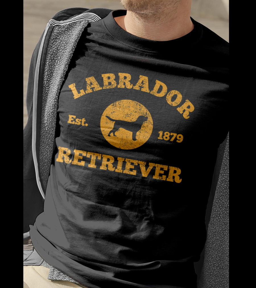 Vintage Labrador Retriever Est 1879 Labrador T-Shirt