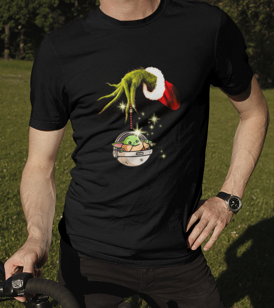 Grinch Hand Holding Baby Yoda Christmas T-Shirt