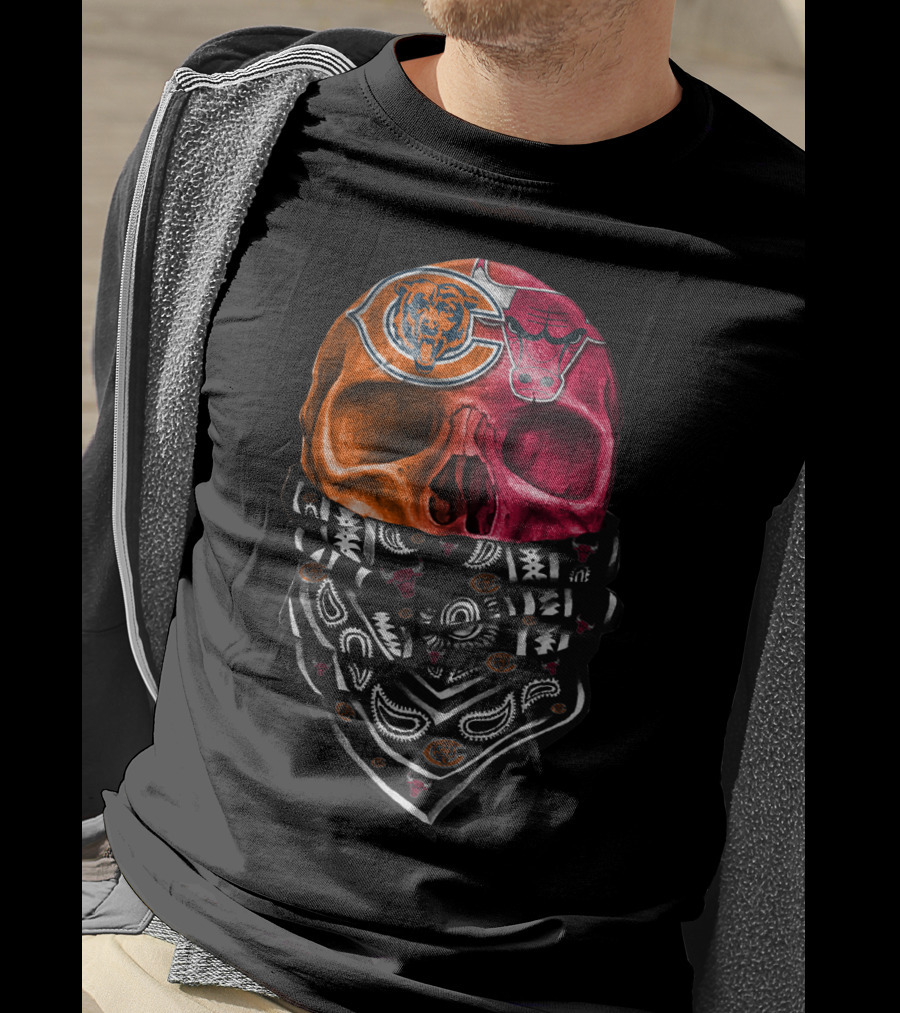 Chicago Bears And Bulls Skull With Bandana T-Shirt