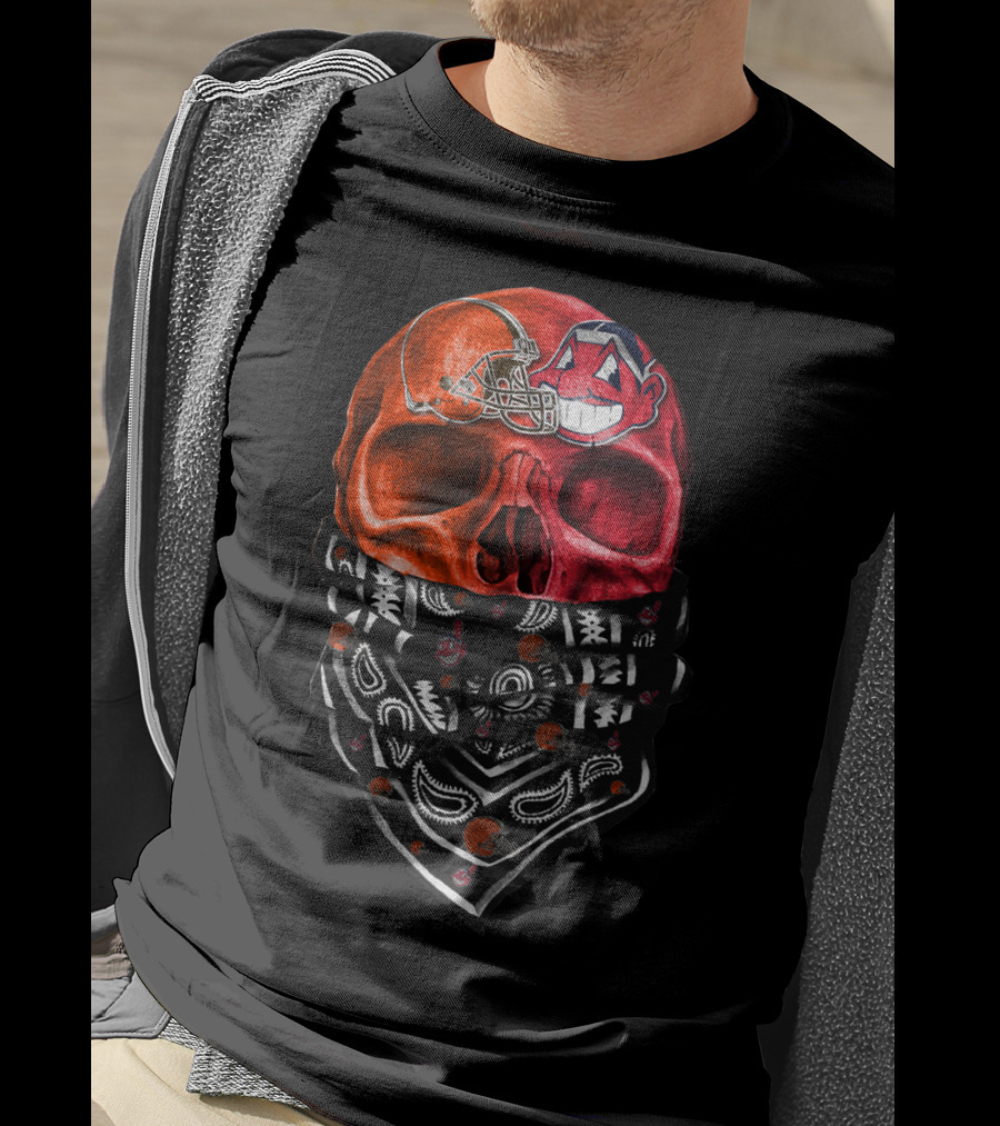Cleveland Skull Bandana Vintage Style Sports Fan Sku T-Shirt