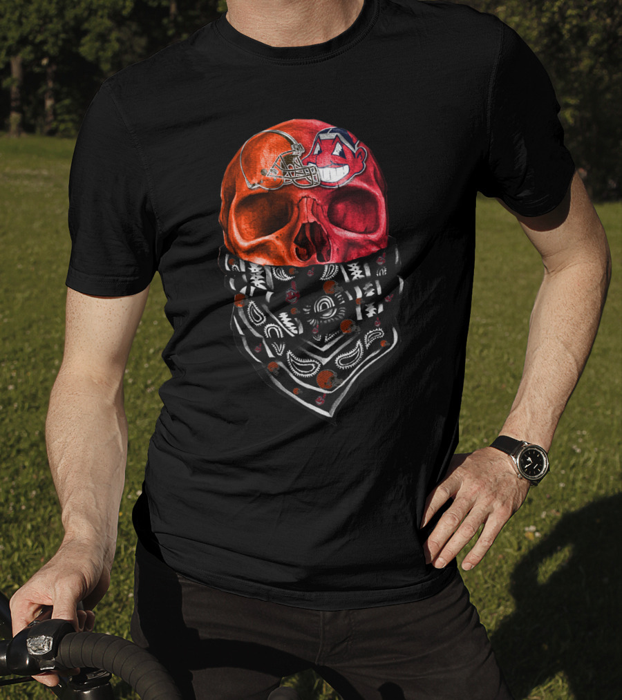Cleveland Skull Bandana Vintage Style Sports Fan Sku T-Shirt