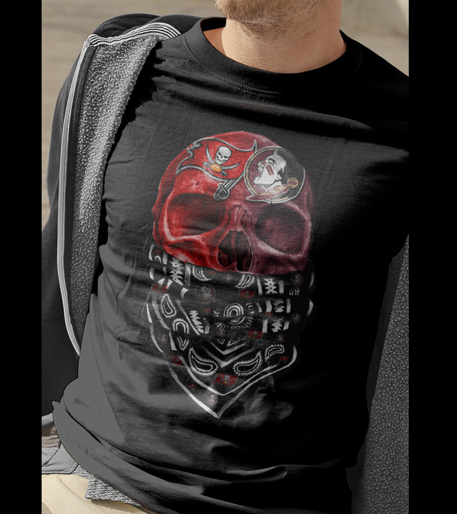 Tampa Bay Buccaneers Skull Bandana Art T-Shirt