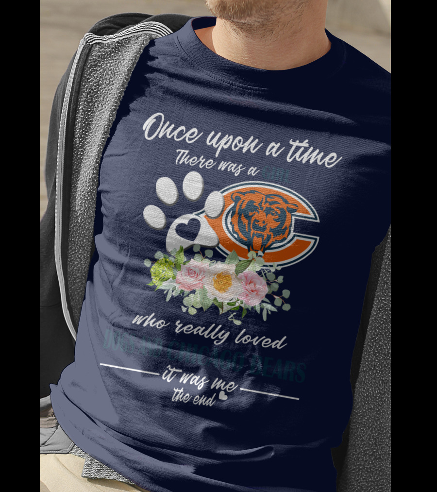 Once Upon A Time There Was A Girl Who Really Loved Dogs And Chicago Bears It Was Me The End T-Shirt