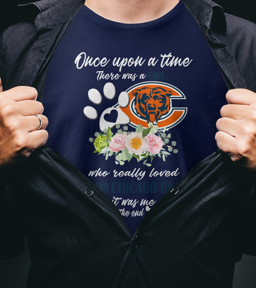 Once Upon A Time There Was A Girl Who Really Loved Dogs And Chicago Bears It Was Me The End T-Shirt