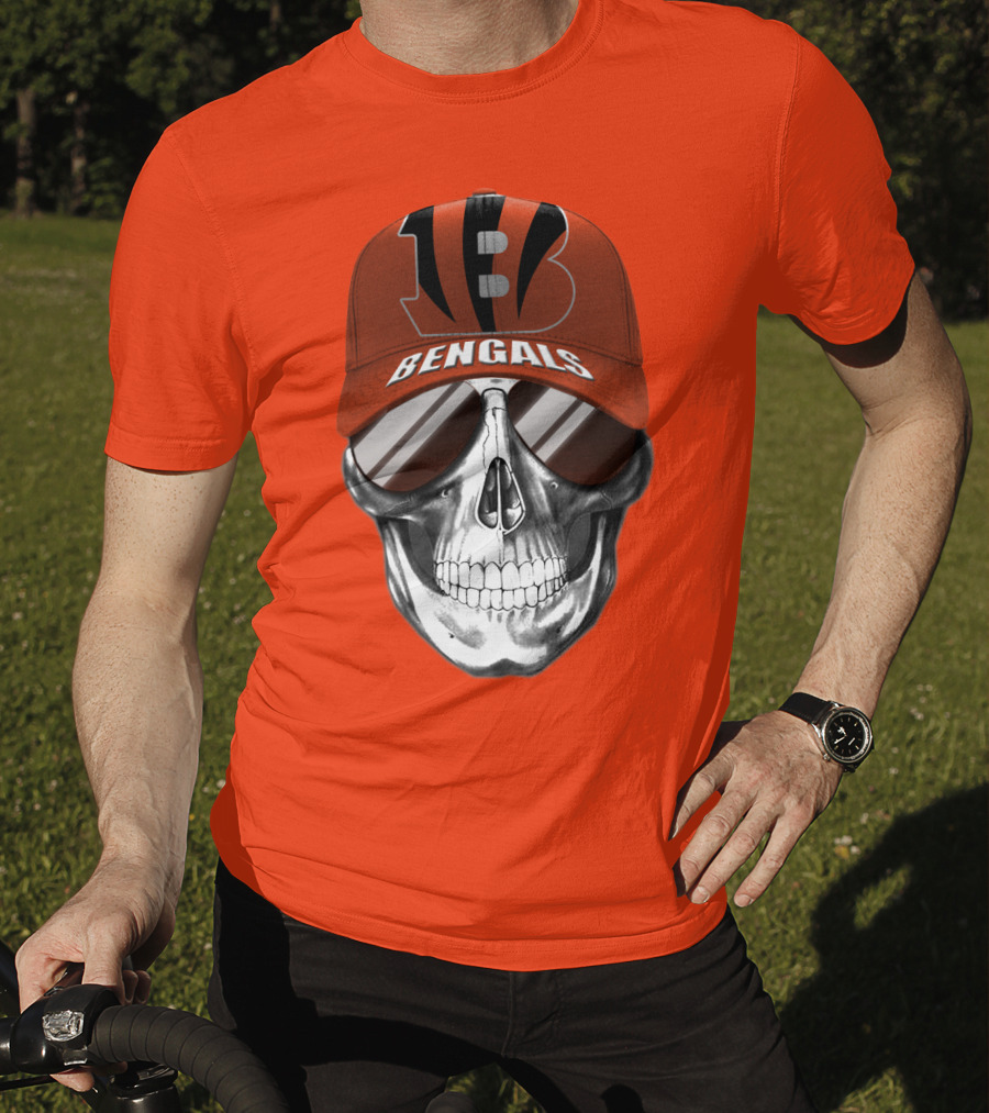 Cincinnati Bengals Skull With Cap And Mirrored Sunglasses T-Shirt