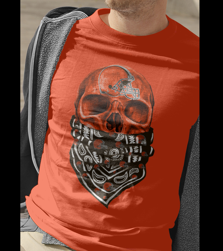 Cleveland Browns Skull With Helmet And Bandana T-Shirt