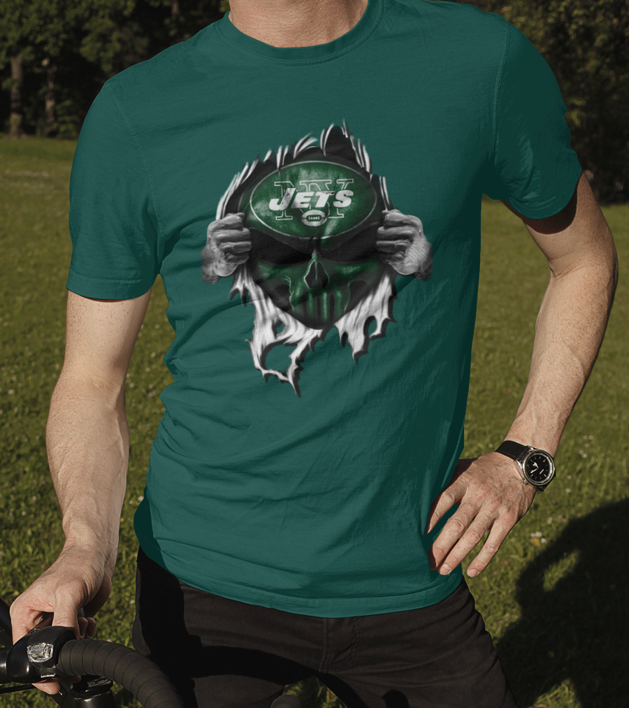 New York Jets Skull Ripping Football Helmet T-Shirt
