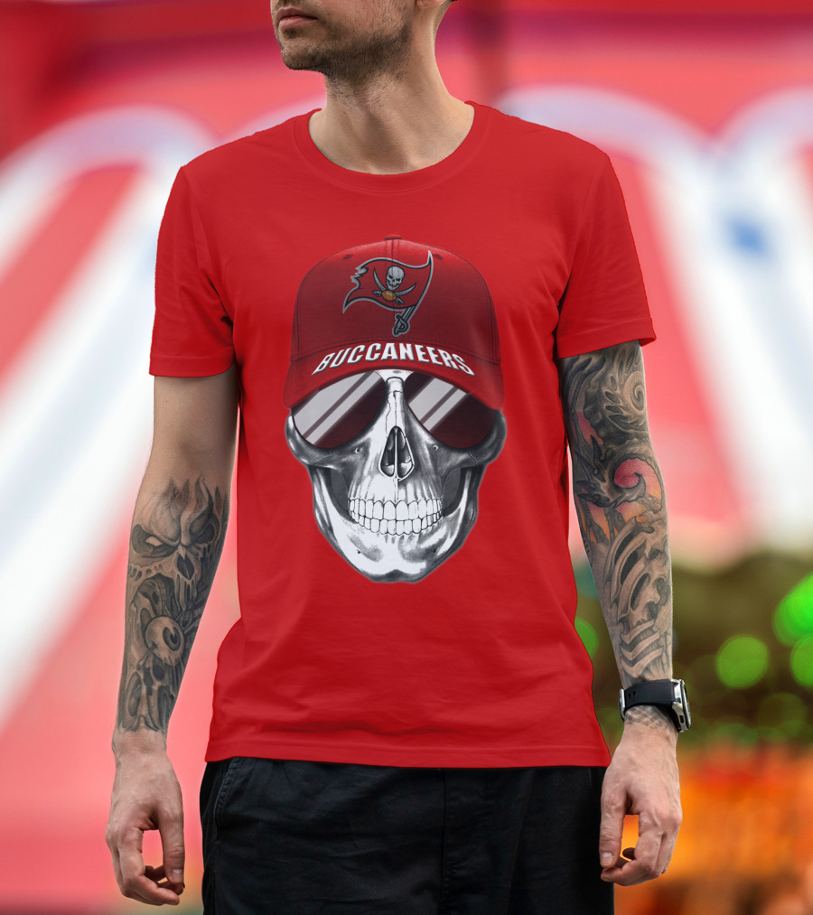 Tampa Bay Buccaneers Skull With Red Cap T-Shirt