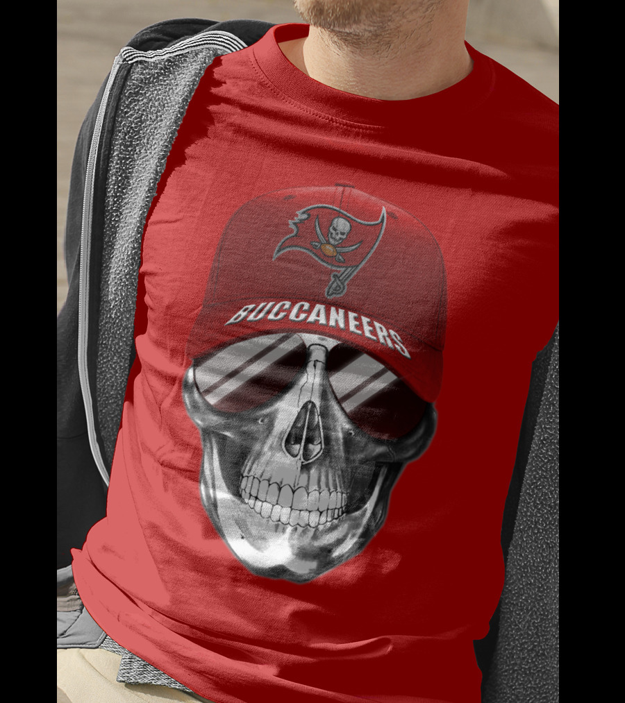 Tampa Bay Buccaneers Skull With Red Cap T-Shirt