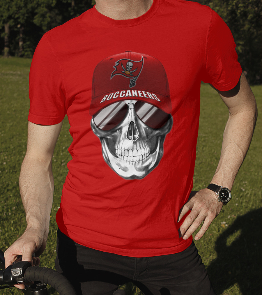 Tampa Bay Buccaneers Skull With Red Cap T-Shirt