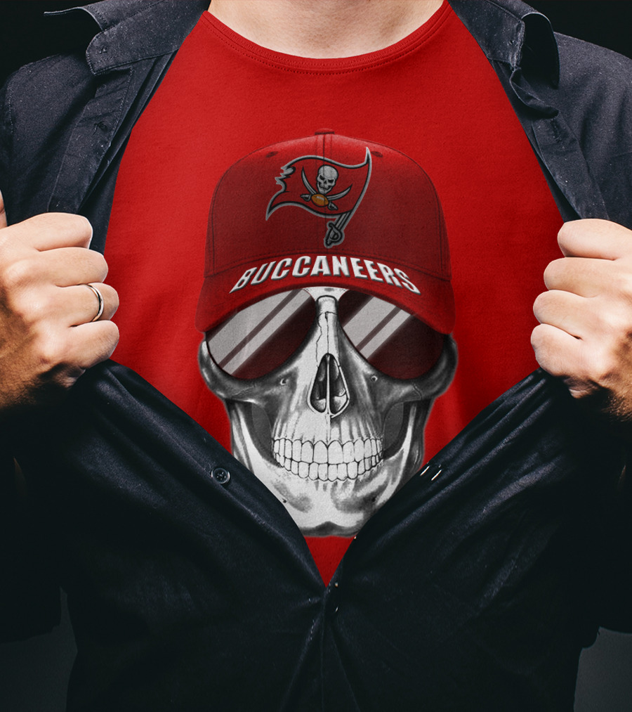 Tampa Bay Buccaneers Skull With Red Cap T-Shirt