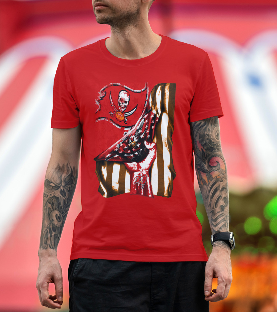 Tampa Bay Buccaneers Skull Flag And Hand With Stars And Stripes T-Shirt