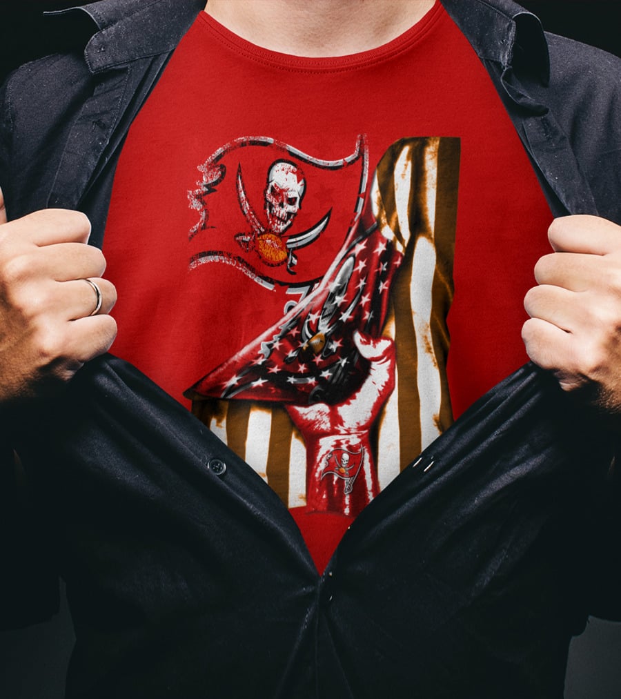 Tampa Bay Buccaneers Skull Flag And Hand With Stars And Stripes T-Shirt