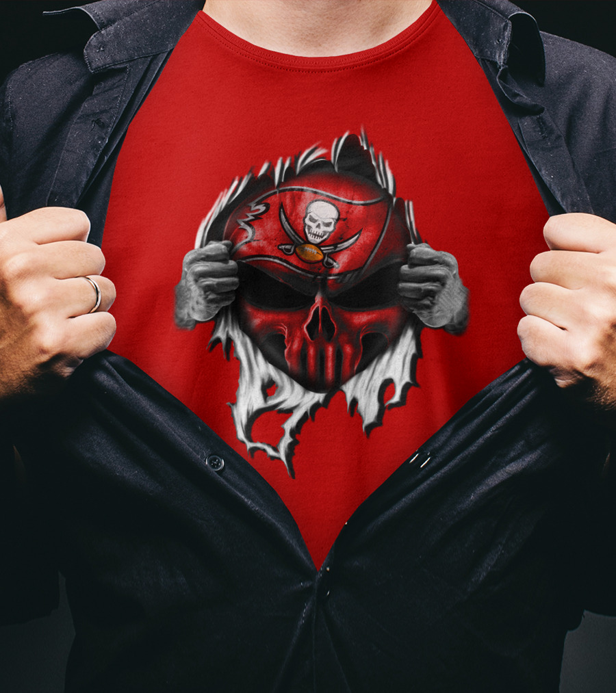 Tampa Bay Buccaneers Skull Face Peeling Back T-Shirt